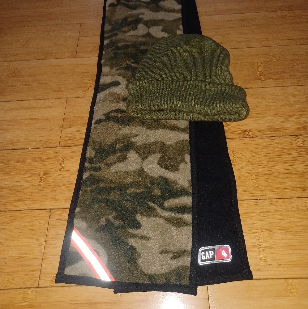 Kids camo gap scarf and hat